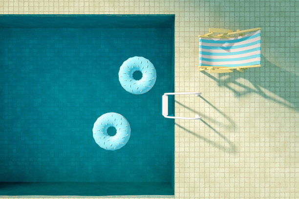 夏季概念与游泳池和甜甜圈，鸟瞰图图片下载