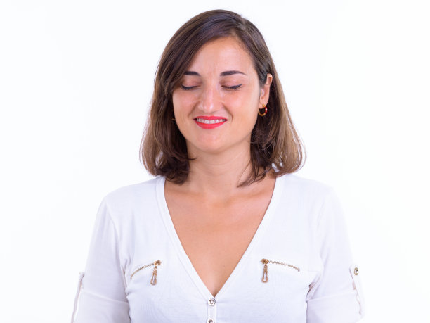 快乐美丽的女商人闭着眼睛放松的脸图片下载