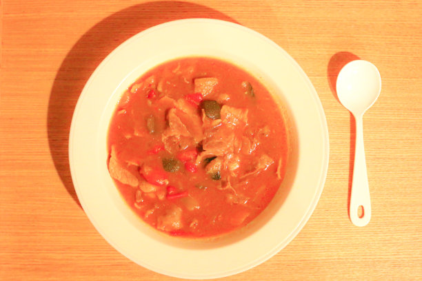 炖牛肉，土豆炖猪肉和蔬菜图片下载