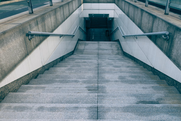 中国上海地铁站的楼梯图片下载