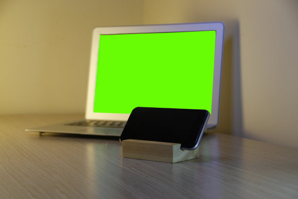 笔记本电脑绿屏和手机库存照片图片下载