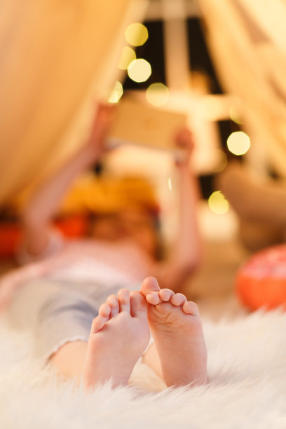 小女孩的脚图片下载