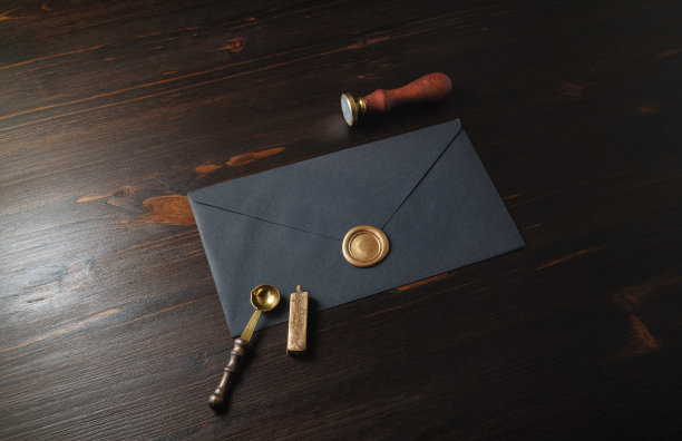 黑色信封、邮票、汤匙图片下载