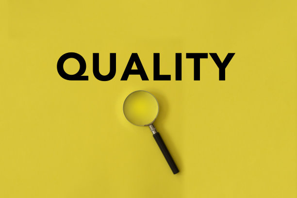 放大镜聚焦于文字质量图片下载