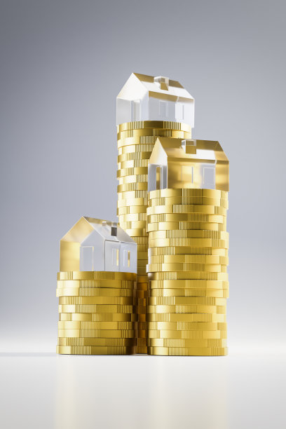 3d渲染:不断上升的欧元硬币堆，上面是由丙烯酸玻璃制成的模型房屋。无缝的白色背景和反射。房价极端上涨的概念。图片下载