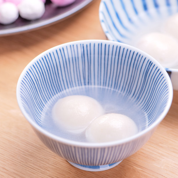 汤圆，汤圆，元宵在一个小碗为中国元宵节，关闭。图片下载