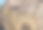就结婚了。铭文刻在一棵被砍下来用作婚礼装饰的树上的铭文橡木手工装饰板。为您的邀请设计照片。图片下载