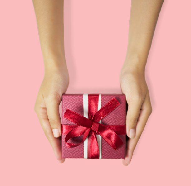 情人节贺卡与美丽的礼品盒和玫瑰图片下载