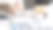 生活方式的概念，在家工作，以彻底改变你的生活:特写的女人的手制作编织的珠宝与石珠子和工具在轻木桌图片下载