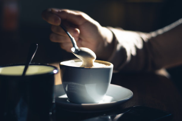 卡布奇诺咖啡的时间。图片下载