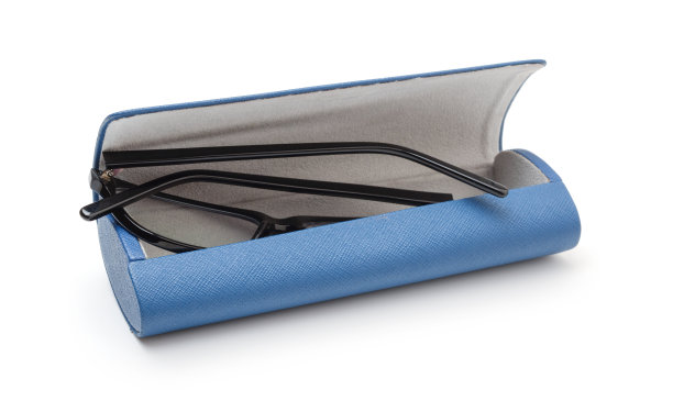 黑色带壳眼镜，孤立在白色上图片下载