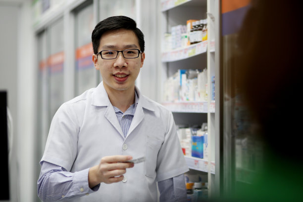 白人的药剂师图片下载