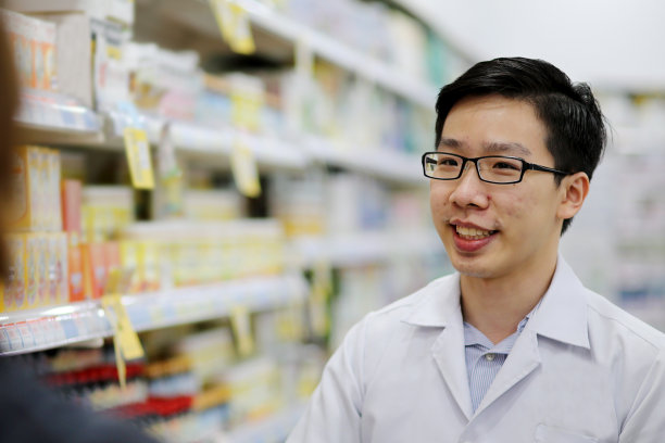 白人的药剂师图片下载