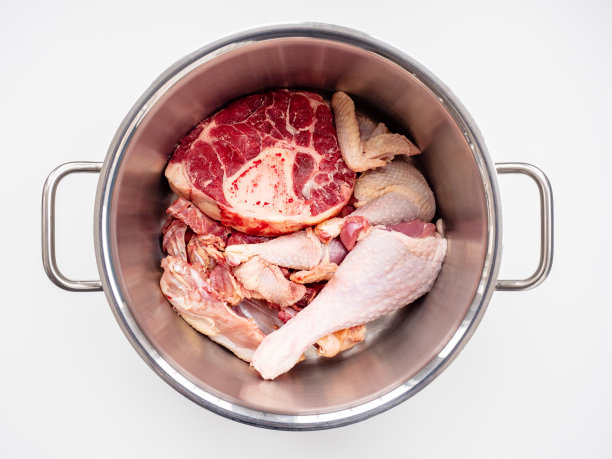 制作鸡肉、火鸡肉及牛肉肉汤的原料图片下载