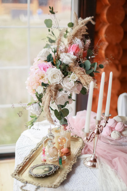 浪漫的餐桌服务的概念图片下载