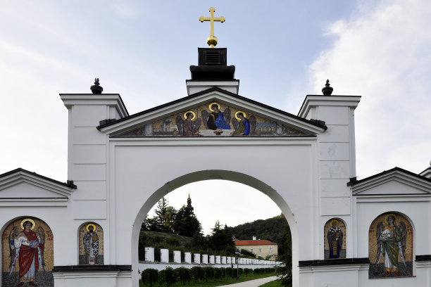 Grgeteg修道院。塞尔维亚东正教修道院(1717年)，位于塞尔维亚伏伊伏丁那省北部Fruska Gora山脉的Grgeteg。图片下载