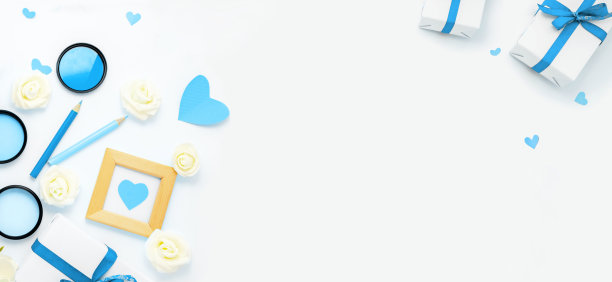 情人节粉色banner：礼物盒、丝带、爱心、相框图片下载