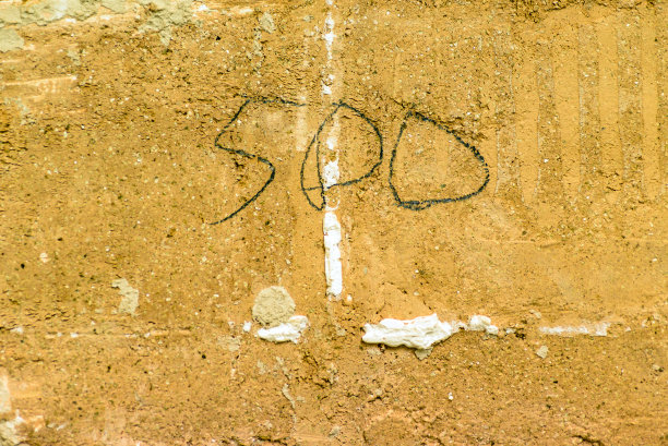 上面写着500字的旧混凝土墙的纹理图片下载