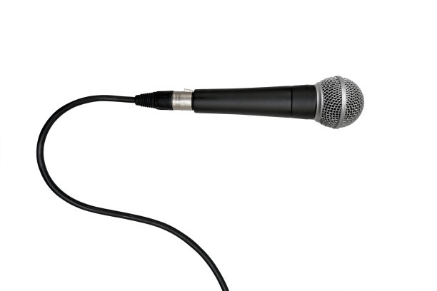 有线歌手黑色和灰色麦克风隔离图片下载
