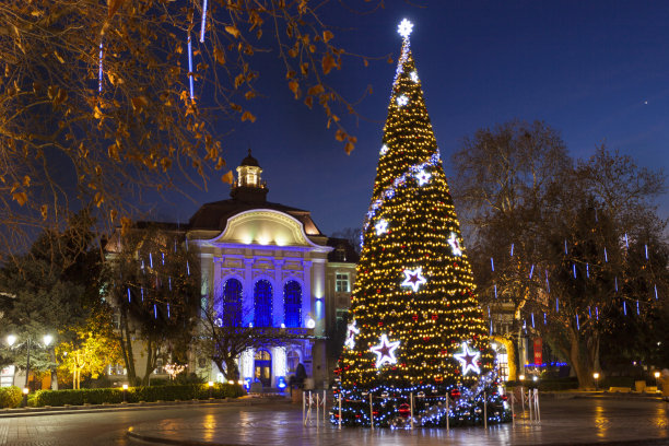 保加利亚普罗夫迪夫市中心的圣诞气氛图片下载
