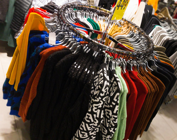 服装店的衣帽架图片下载