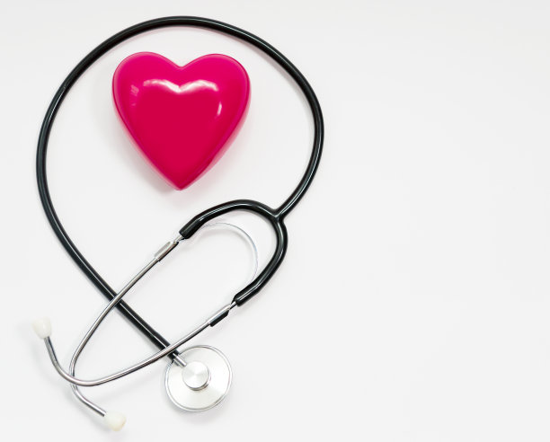 听诊器用于测量白色背景下的血压、心脏图片下载