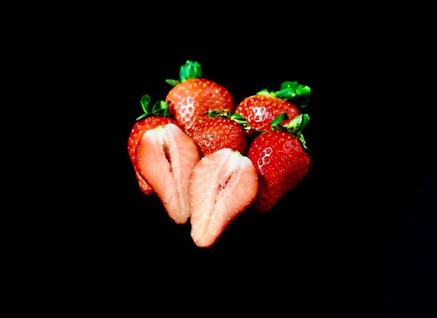 五彩缤纷的新鲜的草莓图片下载