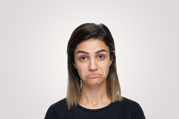 年轻的女人表明他不知道图片下载