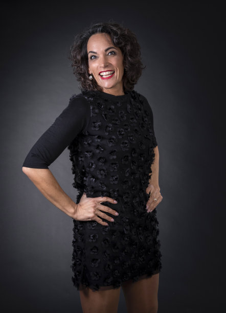 她有态度!图片下载