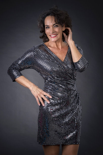 时尚而性感的成熟女人图片下载