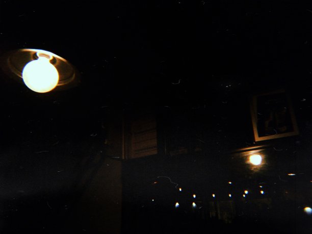 黑暗中的灯图片下载