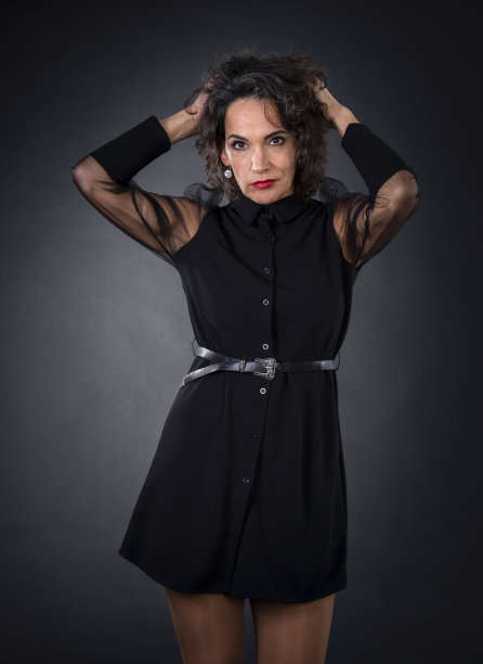 引人注目的美女!图片下载