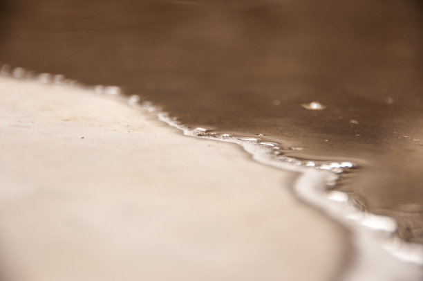 水坑在混凝土图片下载