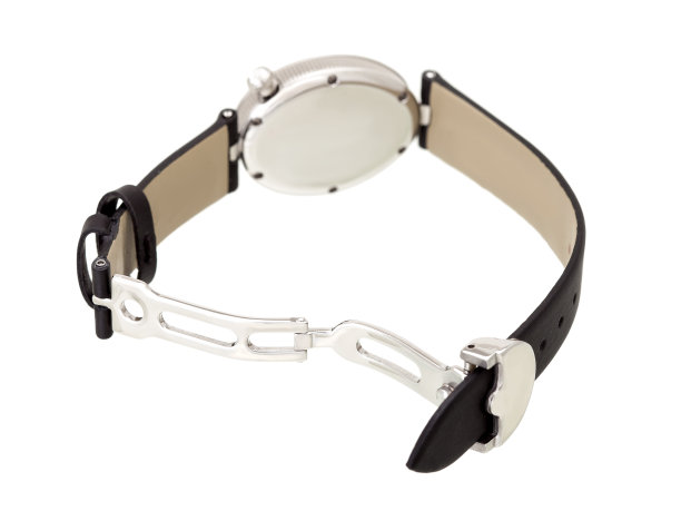 腕表与一个开放锁上的皮带上的一个银色女性手表后视图孤立在白色背景。图片下载