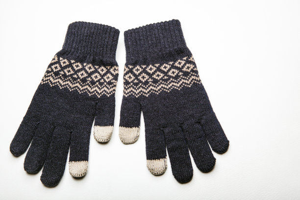 冬季棉质手套白色背景图片下载