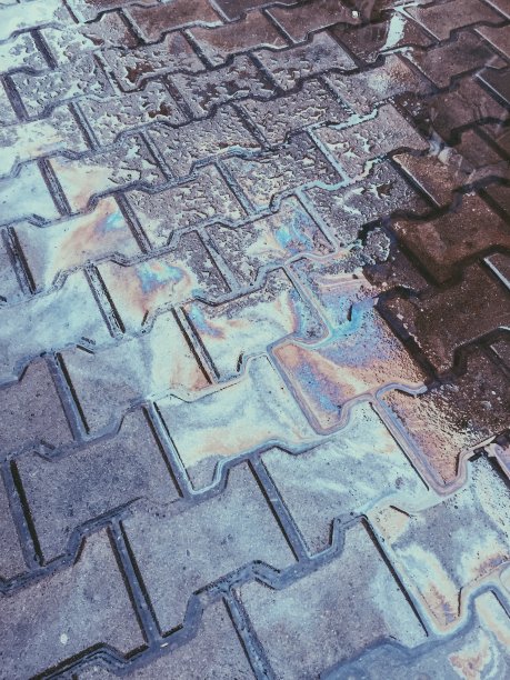 抽象的彩色背景。水坑的汽油图片下载