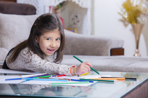 小女孩绘画图片库存照片图片下载