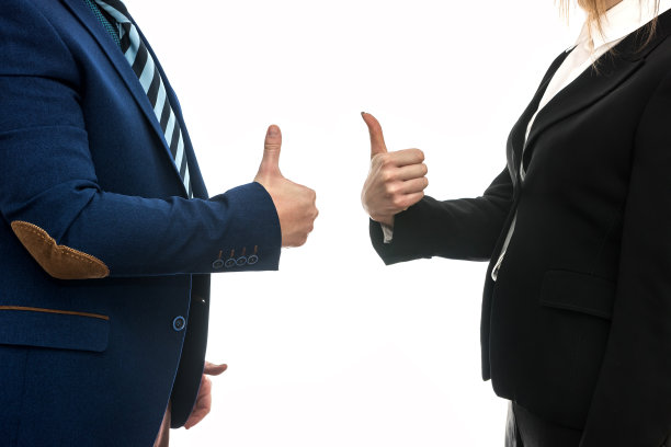 业务协议。商业伙伴之间的手势。图片下载