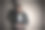 自信的新郎调整他的夹克，向前看图片下载