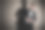 热切的新郎调整了一下他的夹克，看向别处图片下载
