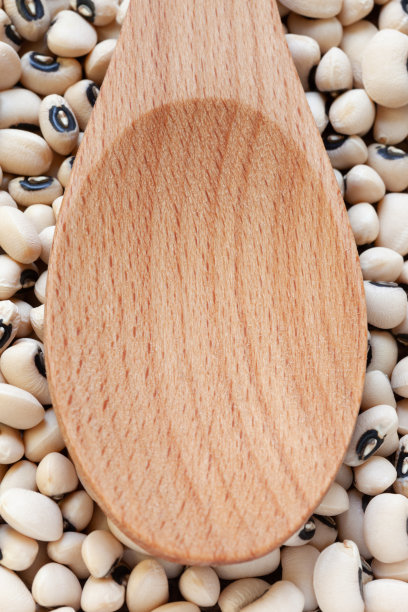 黑眼豆背景上的空木勺图片下载