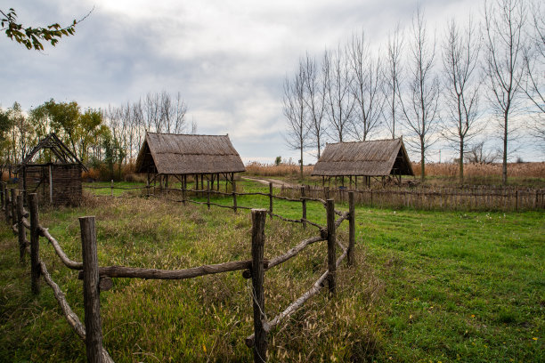 村庄里美丽的宁静之地图片下载