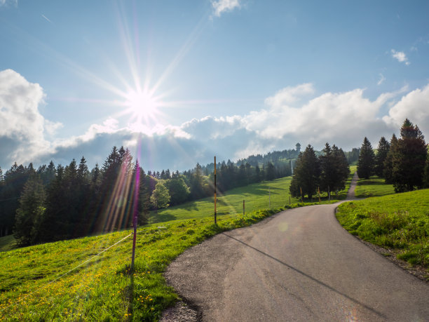 黑森林费尔德山的春日风光图片下载
