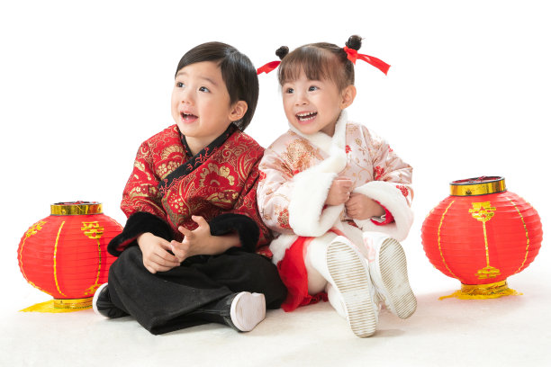 两个小朋友庆祝新年图片下载