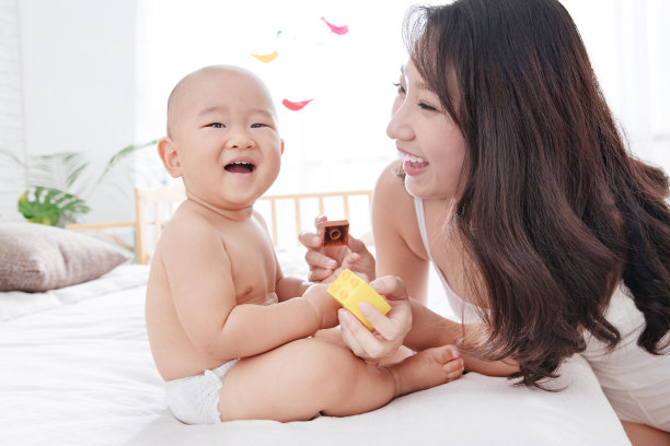 快乐母子玩耍图片下载