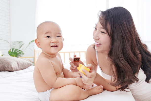 快乐母子玩耍图片下载