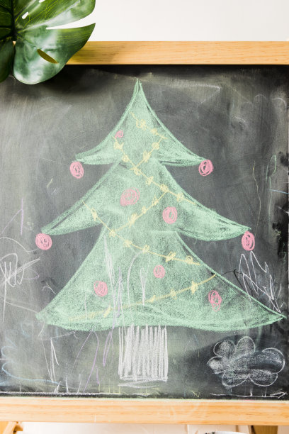 圣诞树上的雪球图片下载