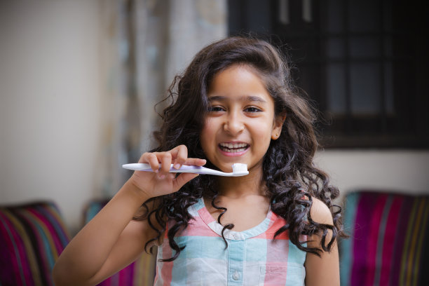 女孩微笑着拍头像库存照片图片下载