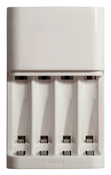 电池充电器宏隔离在白色背景。图片下载