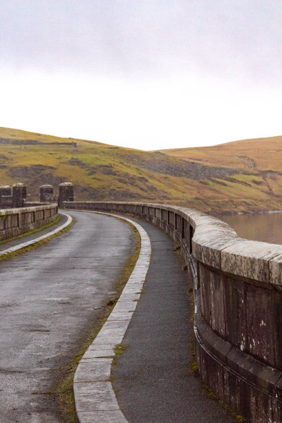 通往山区的路图片下载